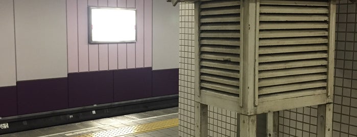 谷町線天満橋駅の百葉箱 is one of 大阪市営地下鉄の百葉箱.