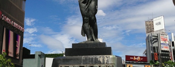 平和の塔・女神像 is one of 御堂筋の彫刻.