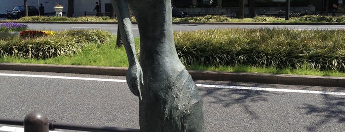 啓示 is one of 御堂筋の彫刻.