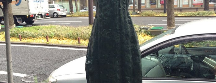 アントワーヌ・ブールデル《腕を上げる大きな女》 is one of 御堂筋の彫刻.