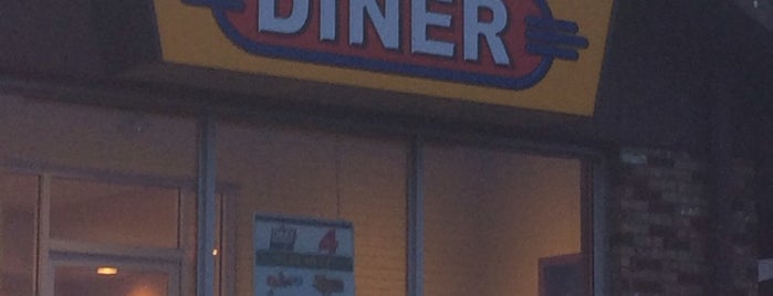 Twin Rocks Diner is one of สถานที่ที่ Pilgrim 🛣 ถูกใจ.