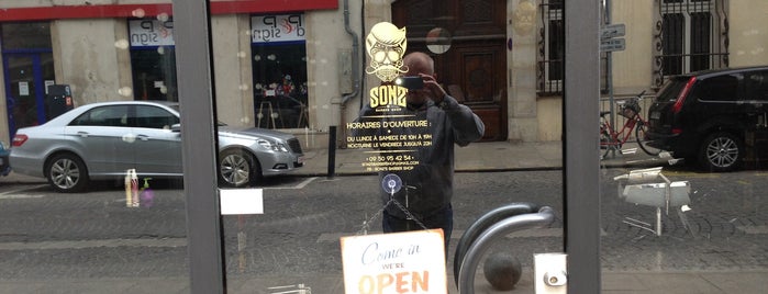 Sonz's Barber Shop is one of Jacques'in Beğendiği Mekanlar.