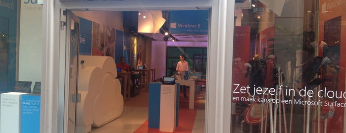 Windows 8 Store is one of Lugares favoritos de Jesse.