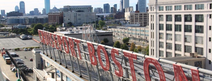 Boston Black Falcon Cruise Terminal is one of Lugares favoritos de John.