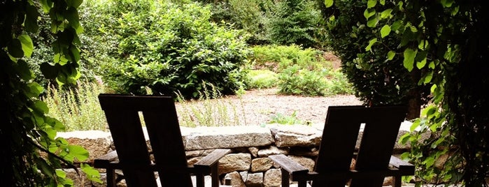 Polly Hill Arboretum is one of Lugares favoritos de Jana.
