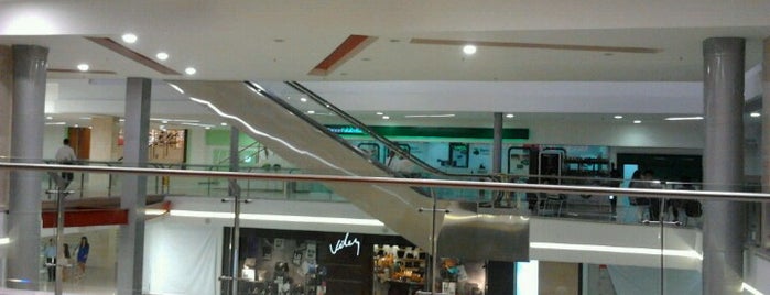 Centro Comercial Country Plaza is one of mi BARRANQUILLAAAA! ❤.