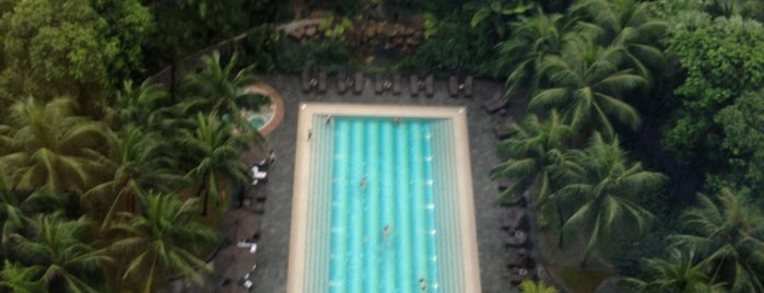 Swimming Pool | The Ritz-Carlton Millenia Singapore is one of Locais curtidos por Matt.