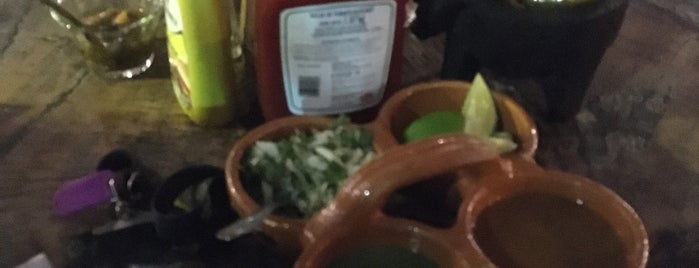 Tacos Kukulcan is one of Locais curtidos por Stephraaa.