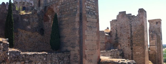 Castillo De Escalona is one of Castillos y fortalezas de España.