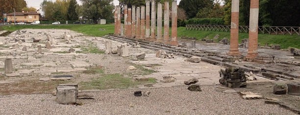 Aquileia is one of Tempat yang Disimpan Yves.