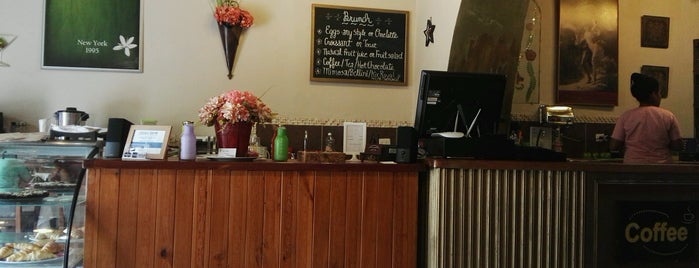 Café De Artistas is one of Tempat yang Disukai Jeremy Scott.