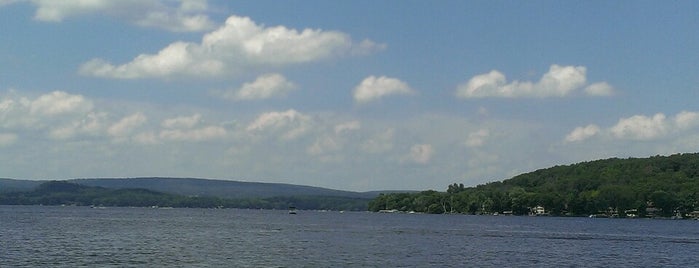 Lake Wisconsin is one of Tempat yang Disukai Jason.