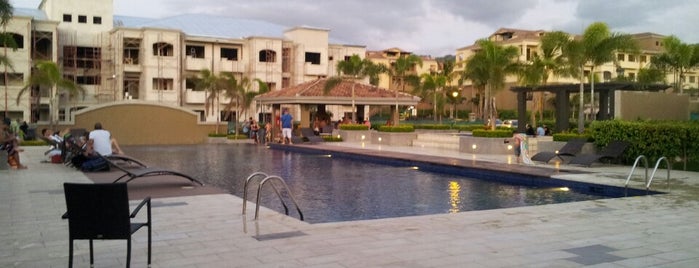 Piscina del Condominio Montesol is one of Locais curtidos por Leonardo.