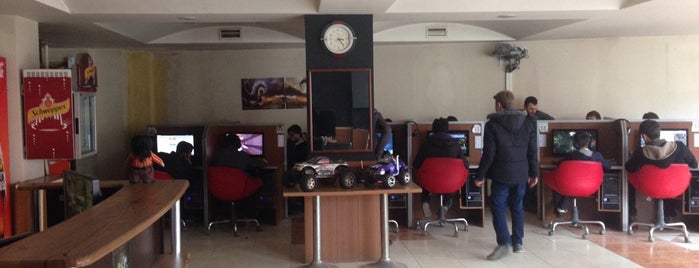 1010 CLUB İnternet Cafe is one of trtozcan'ın Beğendiği Mekanlar.