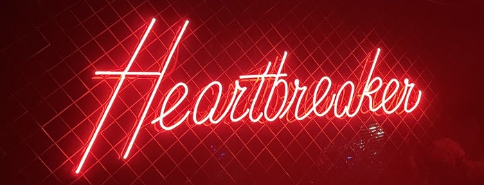 Heartbreaker is one of Lieux sauvegardés par April.