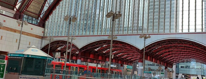 Canary Wharf DLR Station is one of Locais curtidos por Nigel.
