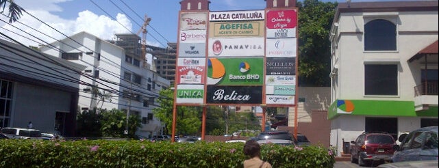 Plaza Cataluña is one of Places.
