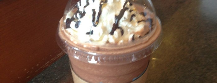 Caribou Coffee is one of Lugares favoritos de Shelly.