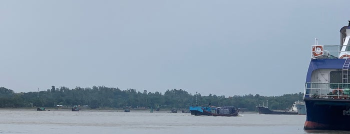 Chittagong Airport SC is one of Orte, die Dr.Gökhan gefallen.