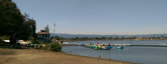Shoreline Park & Lake is one of Monaさんのお気に入りスポット.