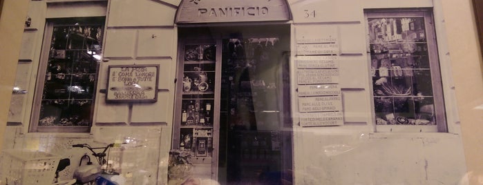 Antico Forno Roscioli is one of สถานที่ที่ Mona ถูกใจ.