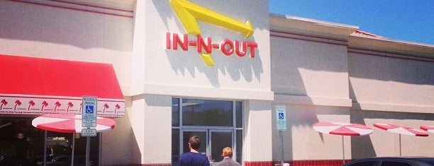 In-N-Out Burger is one of Locais curtidos por Taylor.