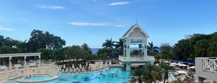 Sandals Ochi Beach Resort is one of สถานที่ที่ Laura ถูกใจ.