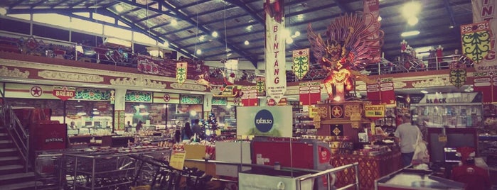 Bintang Supermarket is one of Lugares favoritos de FGhf.