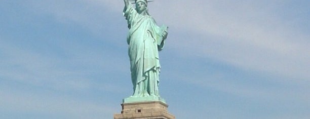 Statue de la Liberté is one of New 7 Wonders.