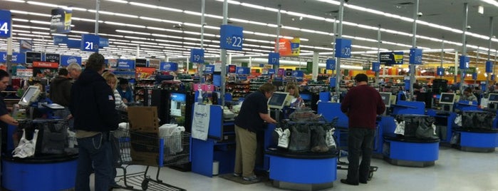 Walmart Supercenter is one of Tempat yang Disukai Jonathan.