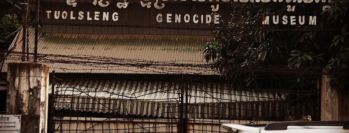 Tuol Sleng Genocide Museum is one of สถานที่ที่ Andres ถูกใจ.