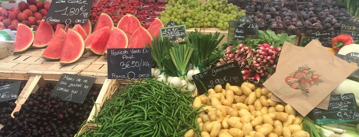 Marché de Sanary is one of สถานที่ที่ Alain ถูกใจ.