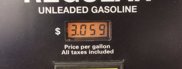 Costco Gasoline is one of Tempat yang Disukai Trevor.