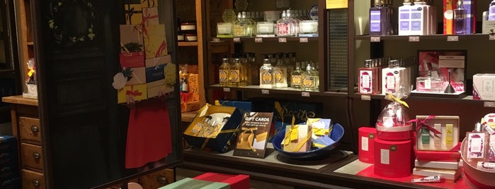 L'Occitane en Provence is one of Michaelさんのお気に入りスポット.