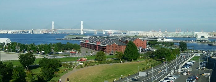 Navios Yokohama is one of 横浜.