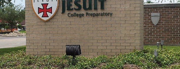 Strake Jesuit College Preparatory is one of Davidさんのお気に入りスポット.