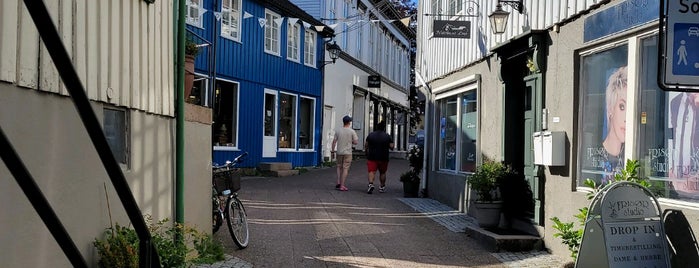 Grimstad is one of Norske byer/Norwegian cities.