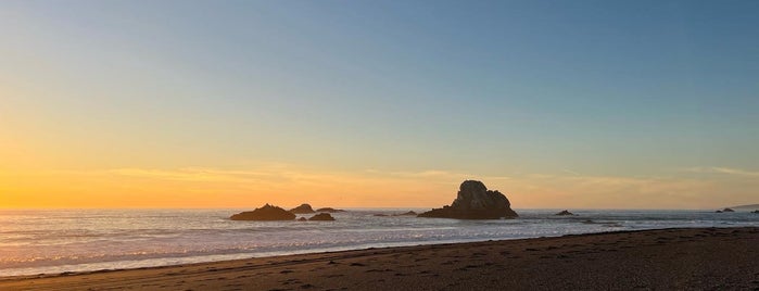 Wrights Beach Campground, Sonoma Coast State Beach is one of Tempat yang Disukai Gilda.