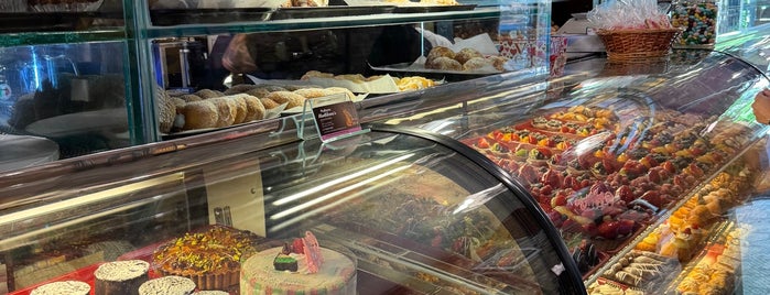 Monteleone's Bakery is one of Carroll Gardens To Do.