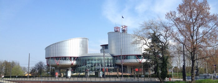 Cour Européenne des Droits de l'Homme is one of Francie.