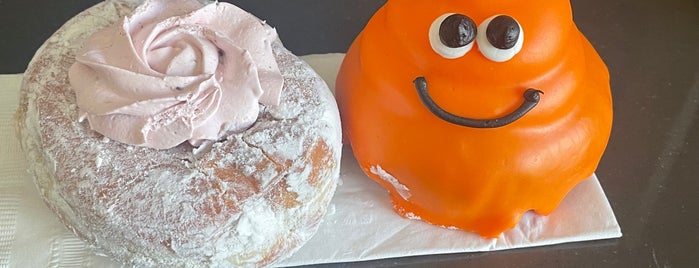 Pinkbox Doughnuts is one of Locais curtidos por Lizzie.