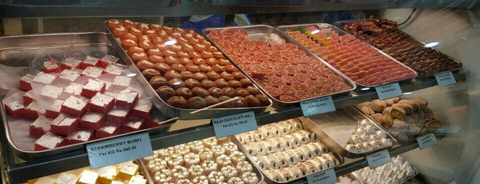 Sree Mithai Sweets is one of Lugares favoritos de Tejas.