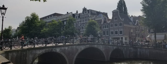 Brug 47 is one of Amsterdam bridges: count them down! ❌❌❌.
