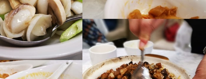 Kung Tak Lam Shanghai Vegetarian Cuisine is one of Posti che sono piaciuti a Christopher.