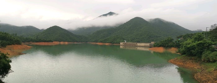 Tai Tam Tuk Reservoir is one of Locais curtidos por Christopher.