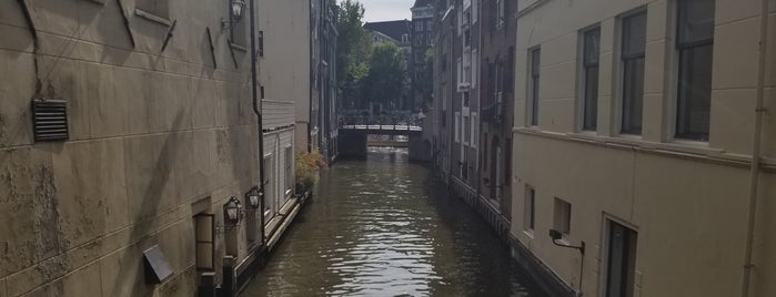 Beulingsluis (Brug 27) is one of Amsterdam bridges: count them down! ❌❌❌.