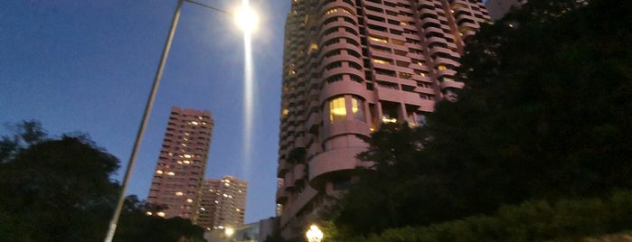 Hong Kong Parkview is one of Tomo : понравившиеся места.