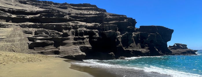 Papakōlea Beach (Green Sand Beach) is one of Hawai'i.