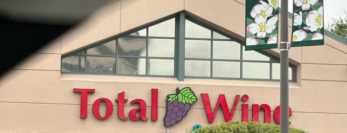 Total Wine & More is one of Monicaさんのお気に入りスポット.