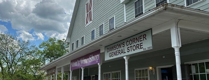 Mom's Apple Pie Company is one of DC To Explore.